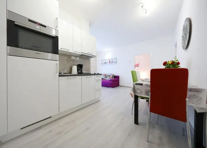 Center 3 * Bibinje