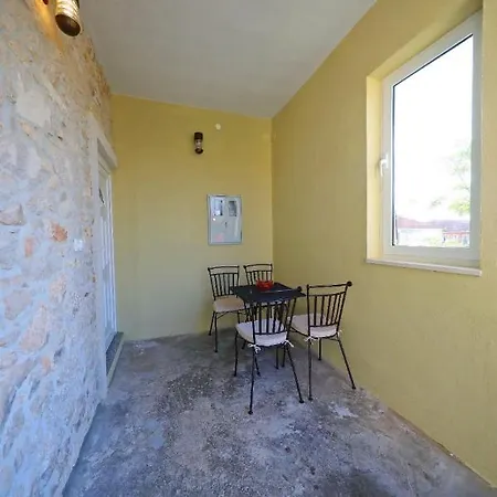 Center 3 Apartment *