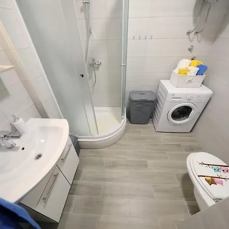 Apartment Center 3 *