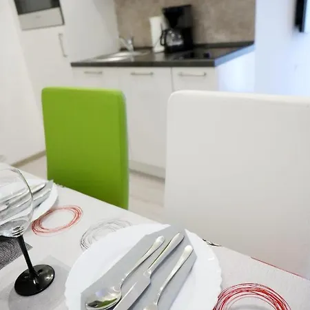 Center 3 Apartment *
