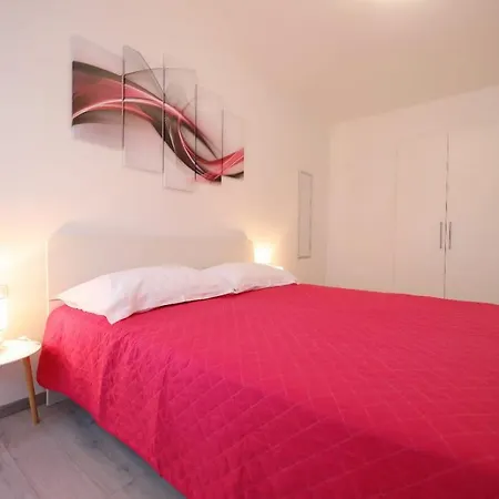 Center 3 Apartment *
