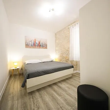Center 3 Apartment