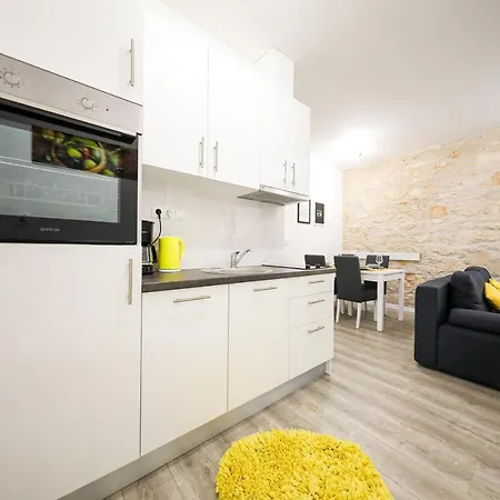 Center 3 Apartment *
